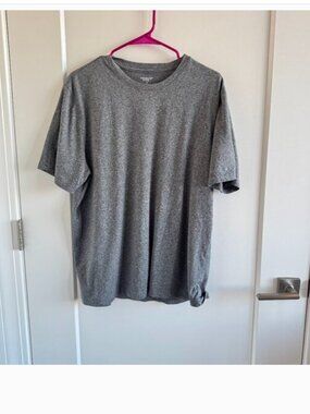 Old Navy Active core grey crew neck shirt